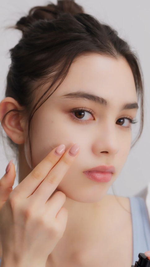 ViVi Web Movie Sponsored by CHANEL